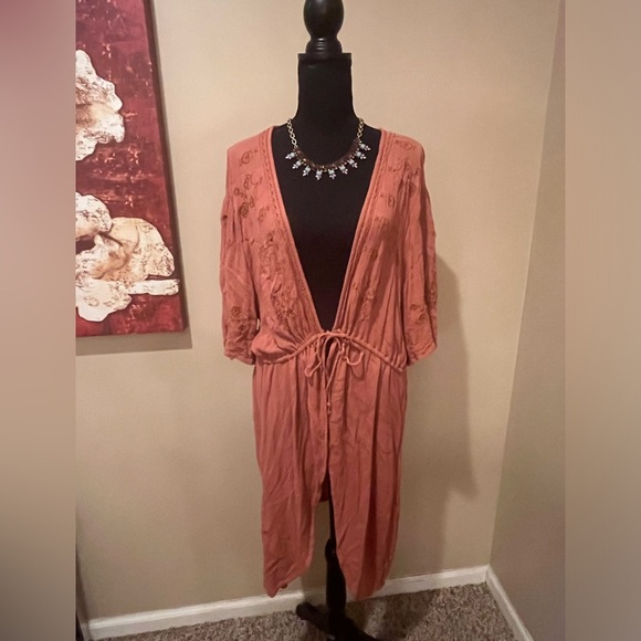 Maurice’s Dusty Coral Embroidered Kimono, size XXL - Picture 1 of 6